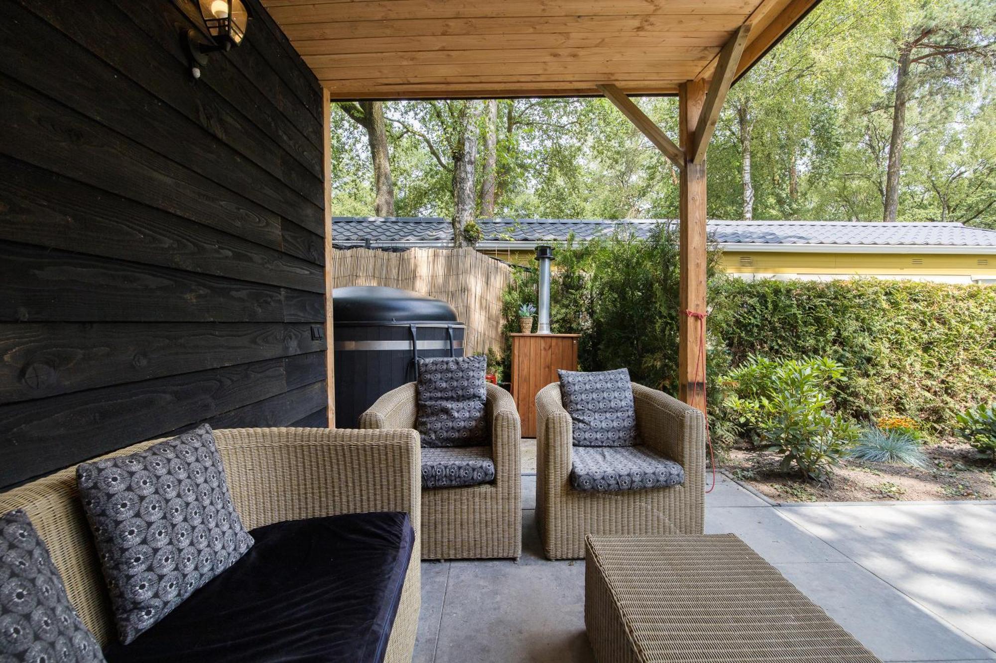 Veluwe Hoenderloo Luxury Chalet With Private Sauna And Hot Tub - Swimming Pool Tennis Court Supermarket Bowling Alley Theatre And Entertainment For Children Exterior foto