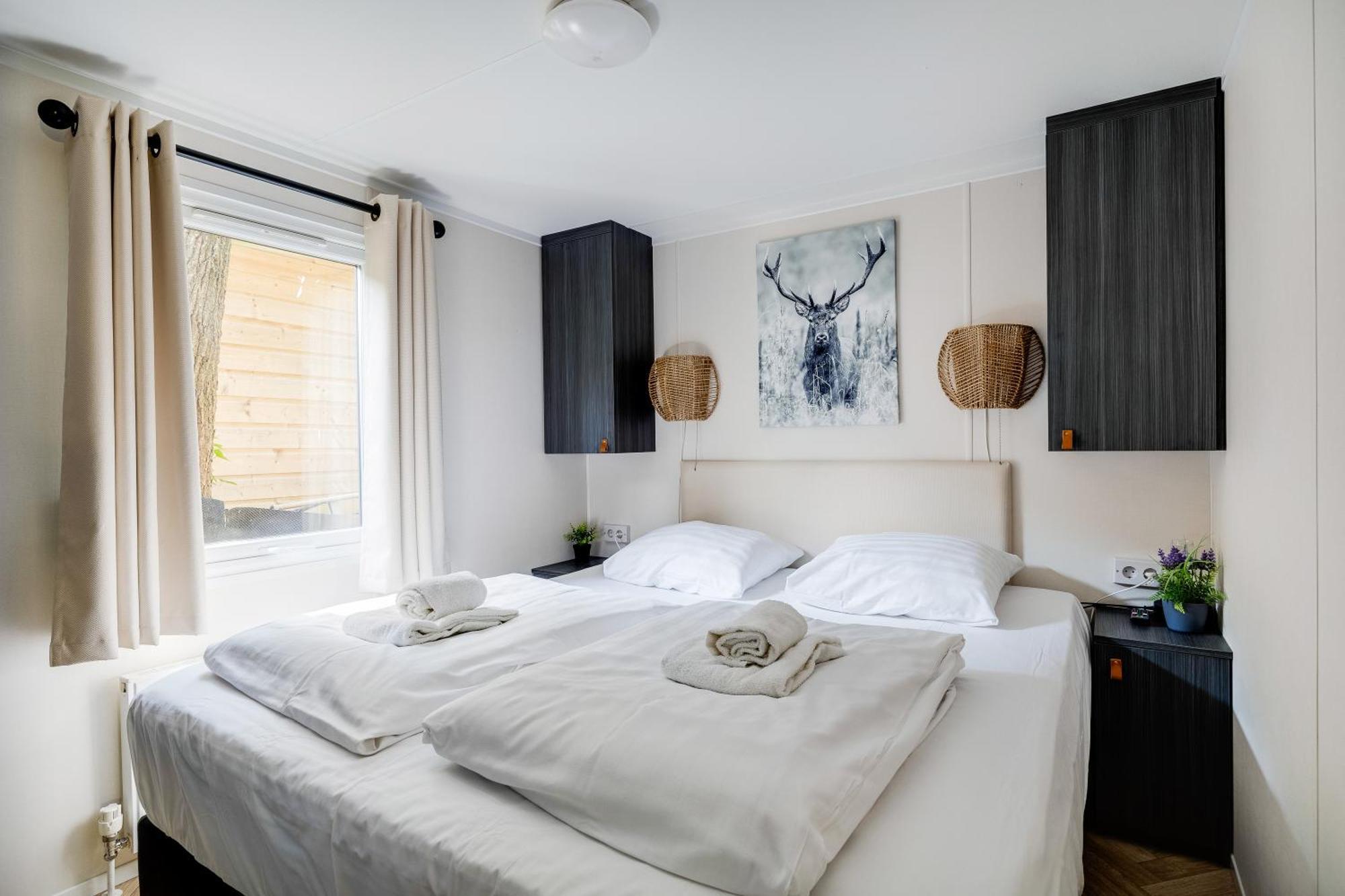 Veluwe Hoenderloo Luxury Chalet With Private Sauna And Hot Tub - Swimming Pool Tennis Court Supermarket Bowling Alley Theatre And Entertainment For Children Exterior foto