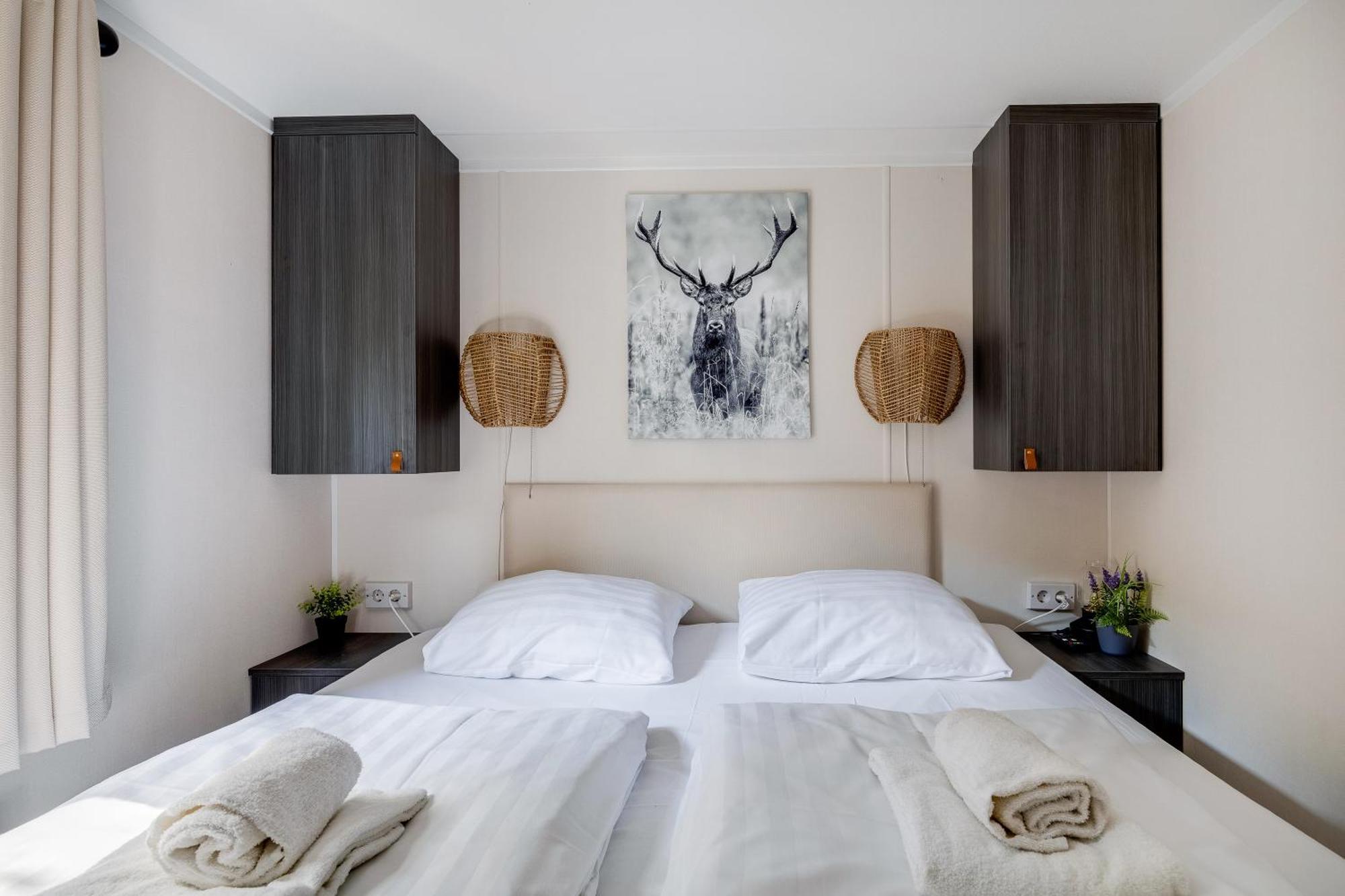 Veluwe Hoenderloo Luxury Chalet With Private Sauna And Hot Tub - Swimming Pool Tennis Court Supermarket Bowling Alley Theatre And Entertainment For Children Exterior foto